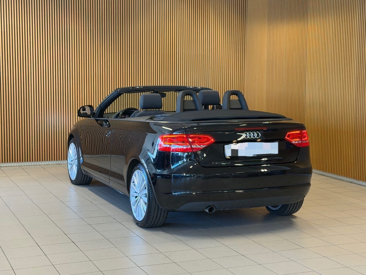 Audi A3 Cabriolet 1.6 TDI 2010 – Image 5