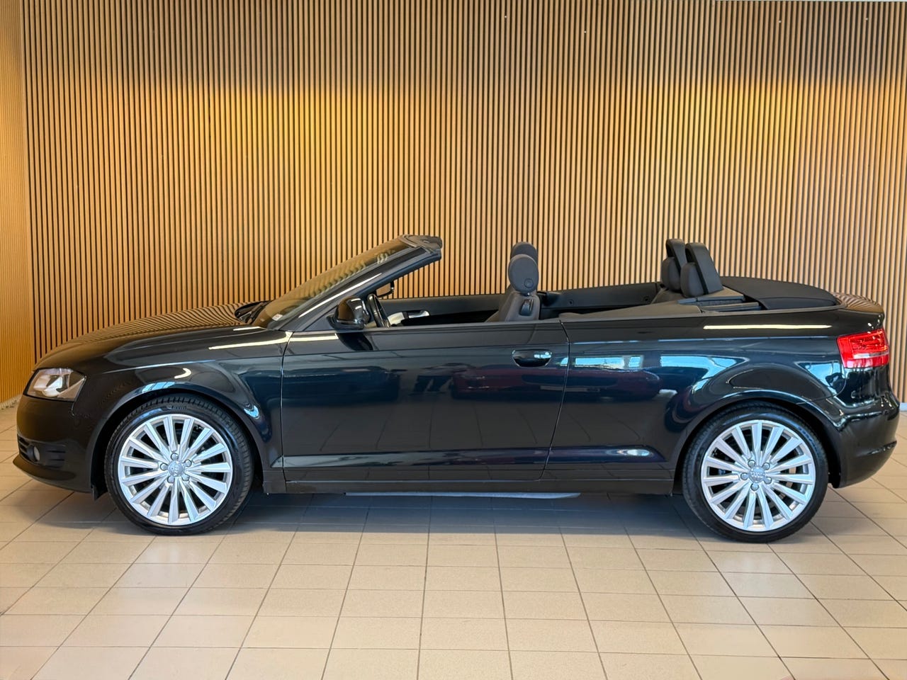 Audi A3 Cabriolet 1.6 TDI 2010 – Image 10