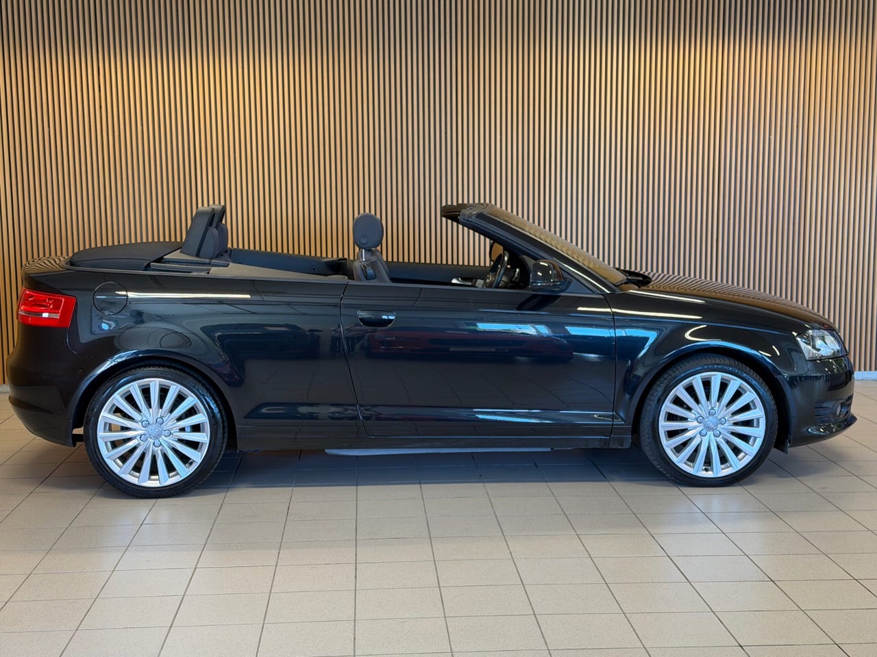 Audi A3 Cabriolet 1.6 TDI 2010 – Image 4