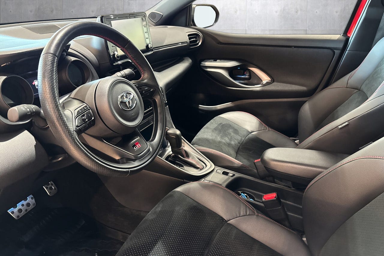 Toyota Yaris 1.5 Hybrid GR Sport 2022 – Image 19