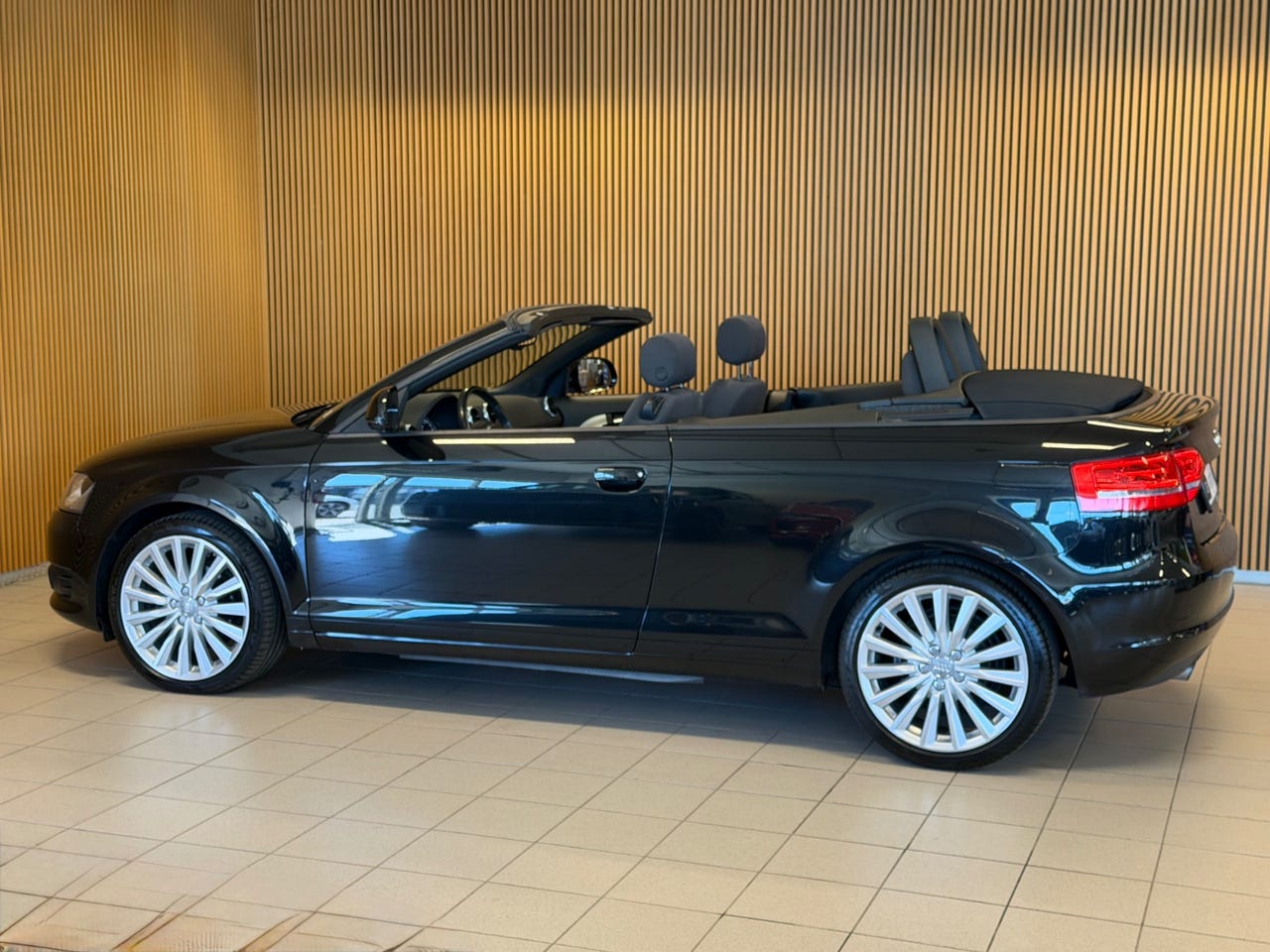 Audi A3 Cabriolet 1.6 TDI 2010 – Image 8