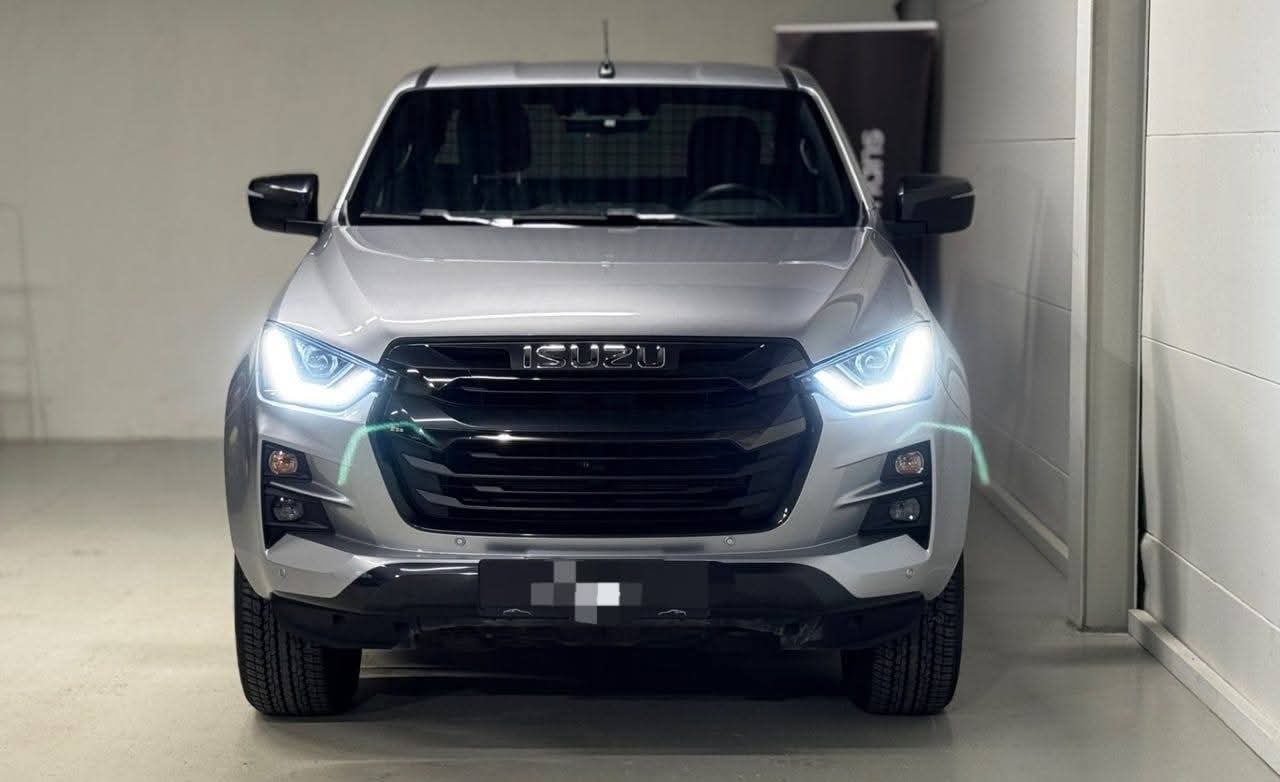 Isuzu D-Max 23.000 € Premium Black Edition με 2023 – Image 2