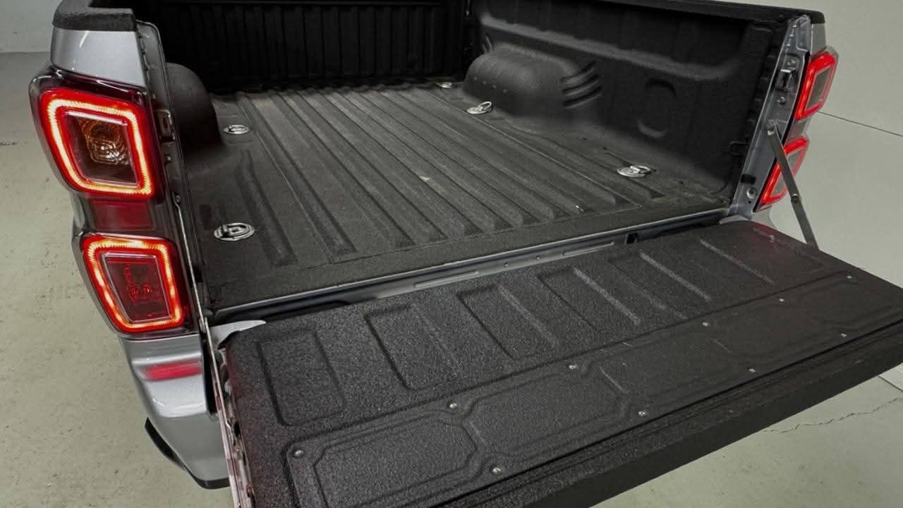 Isuzu D-Max 23.000 € Premium Black Edition με 2023 – Image 21