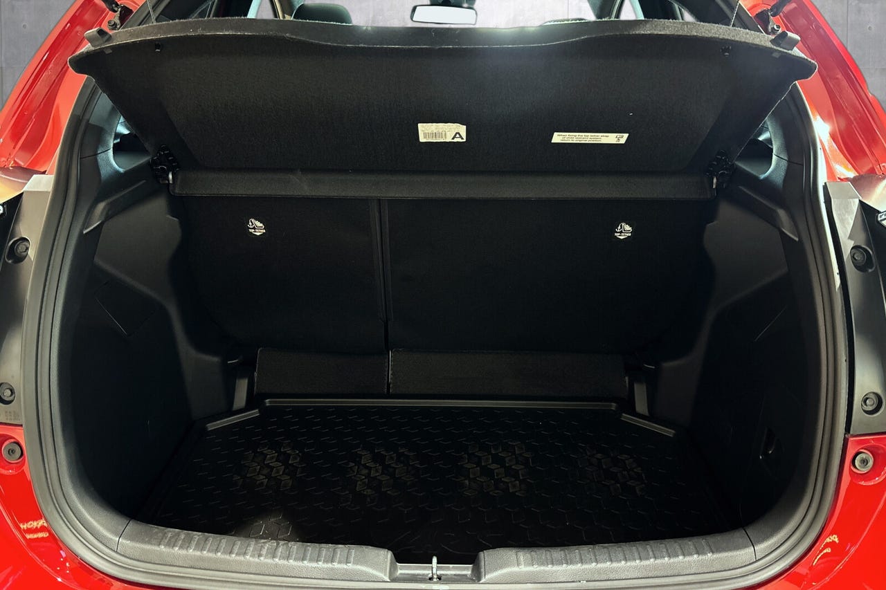 Toyota Yaris 1.5 Hybrid GR Sport 2022 – Image 16