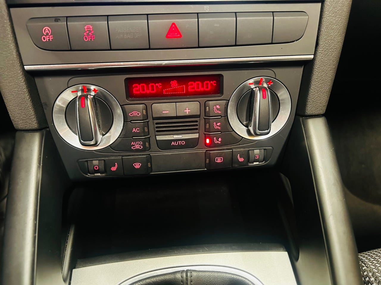 Audi A3 Cabriolet 1.6 TDI 2010 – Image 24