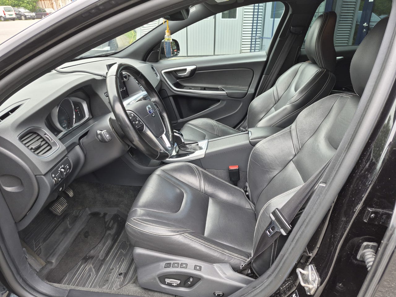 Volvo V60 στα 9.000 € – Image 25