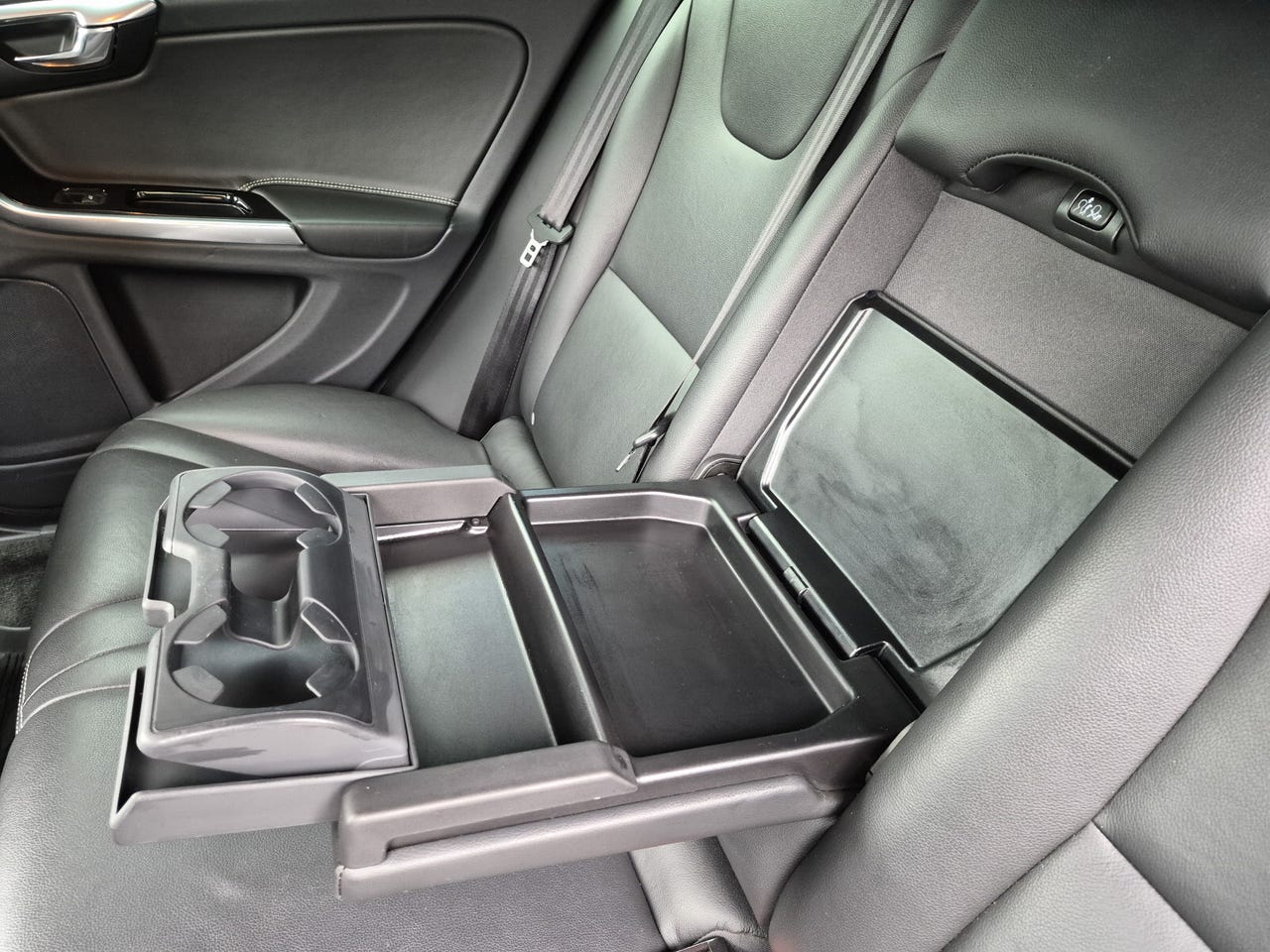 Volvo V60 στα 9.000 € – Image 45