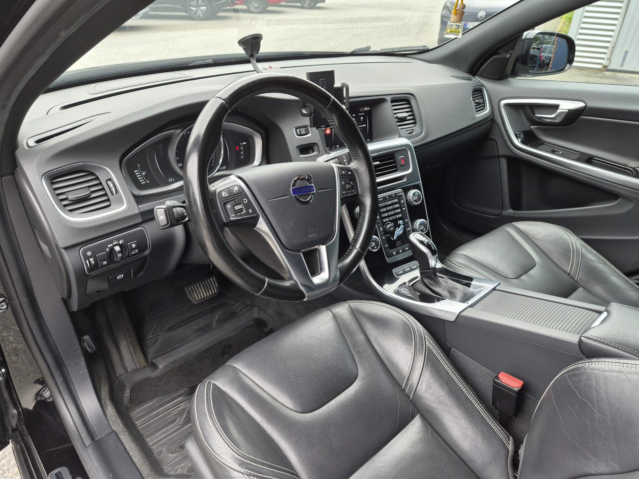 Volvo V60 στα 9.000 € – Image 27