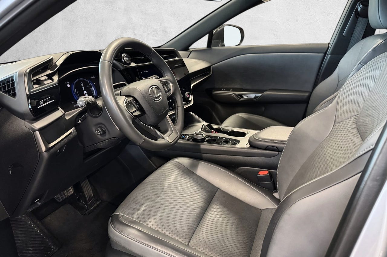 Lexus RZ300e por 16 000 € – Image 21