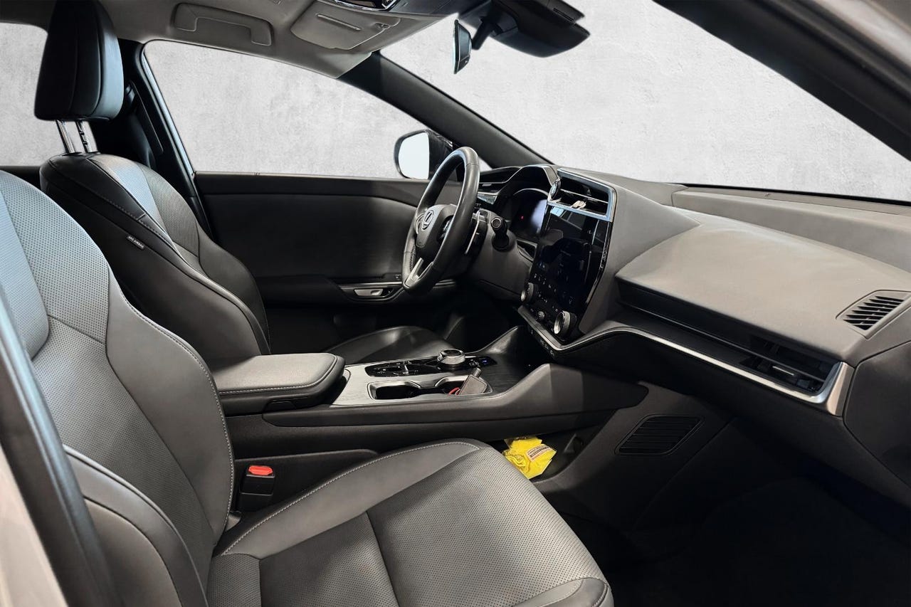 Lexus RZ300e por 16 000 € – Image 11