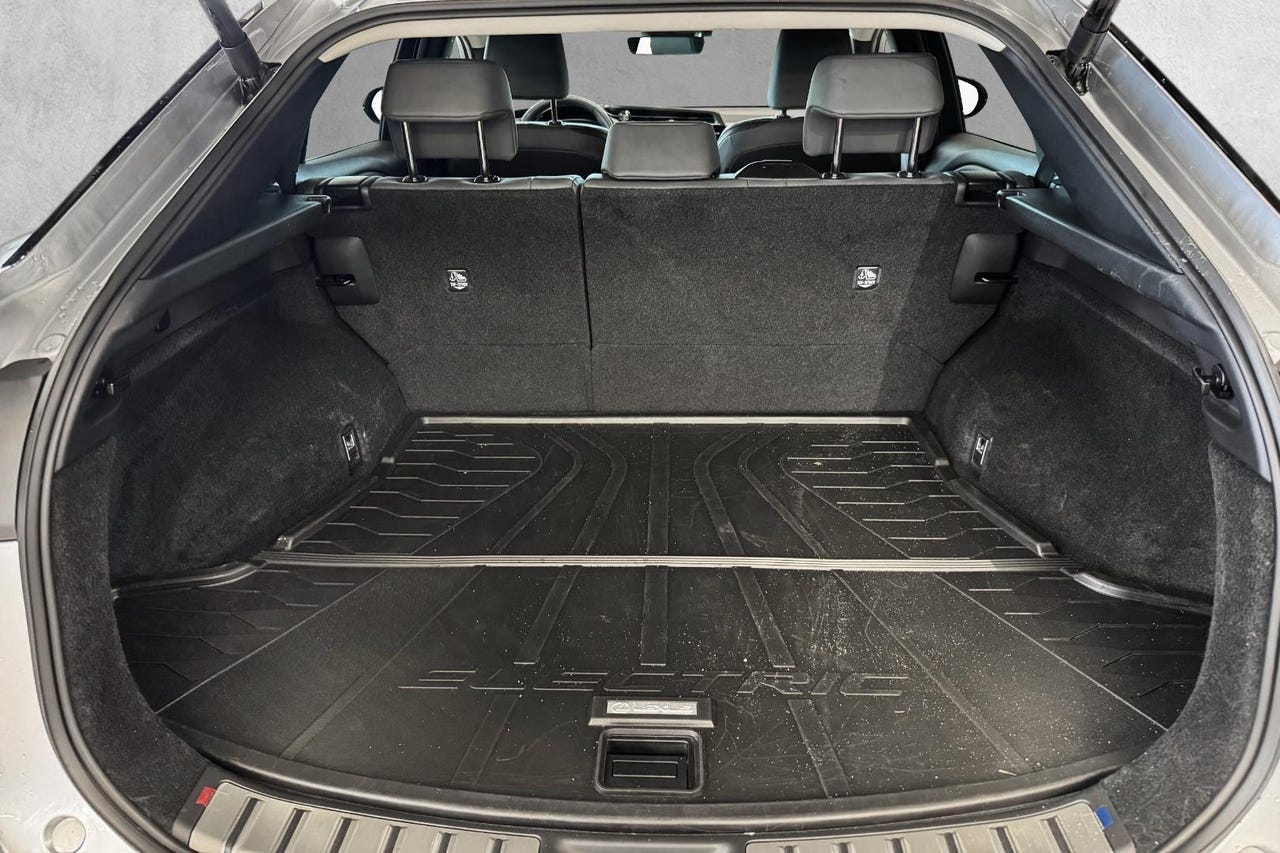 Lexus RZ300e por 16 000 € – Image 19