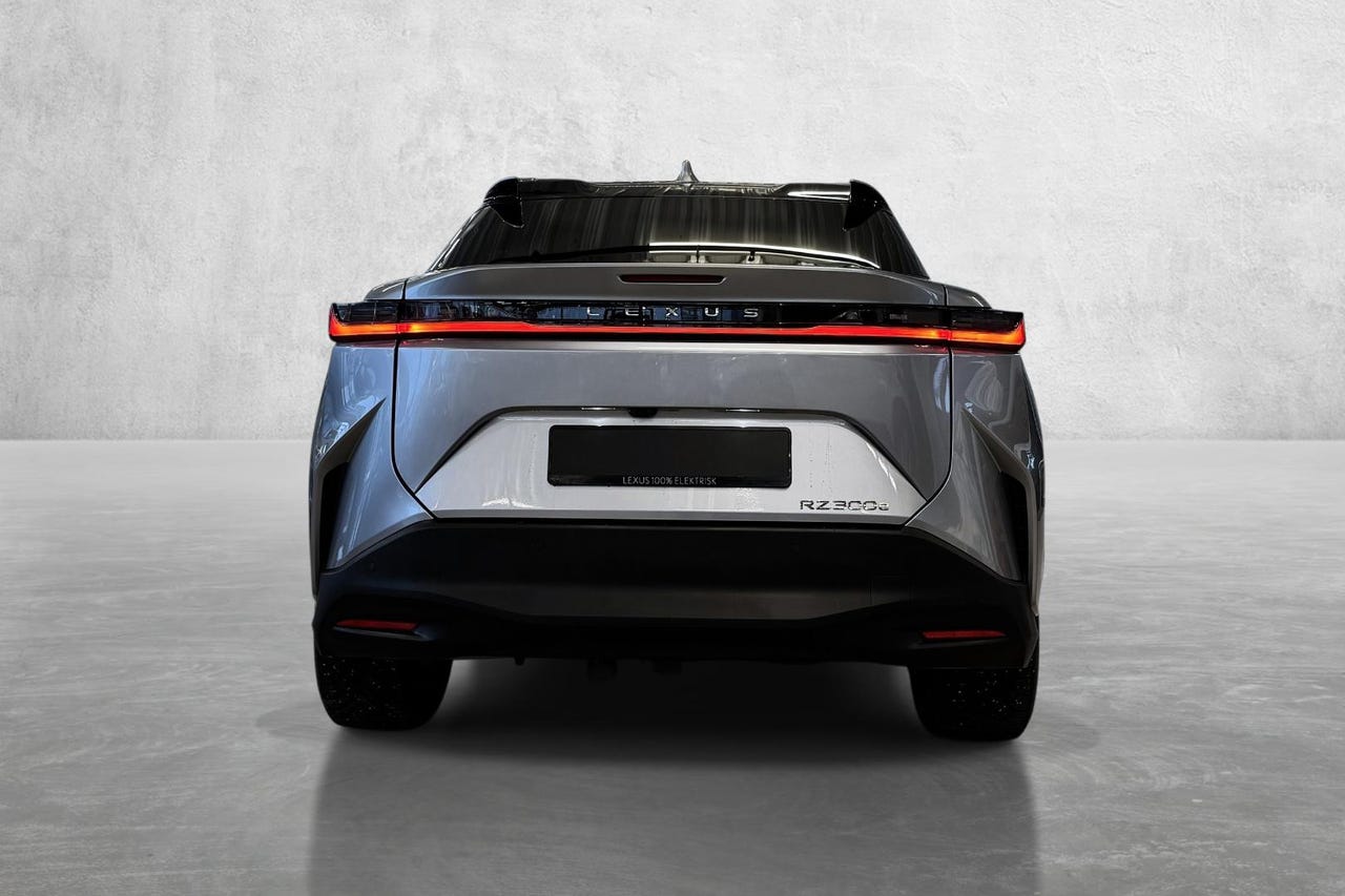 Lexus RZ300e por 16 000 € – Image 6
